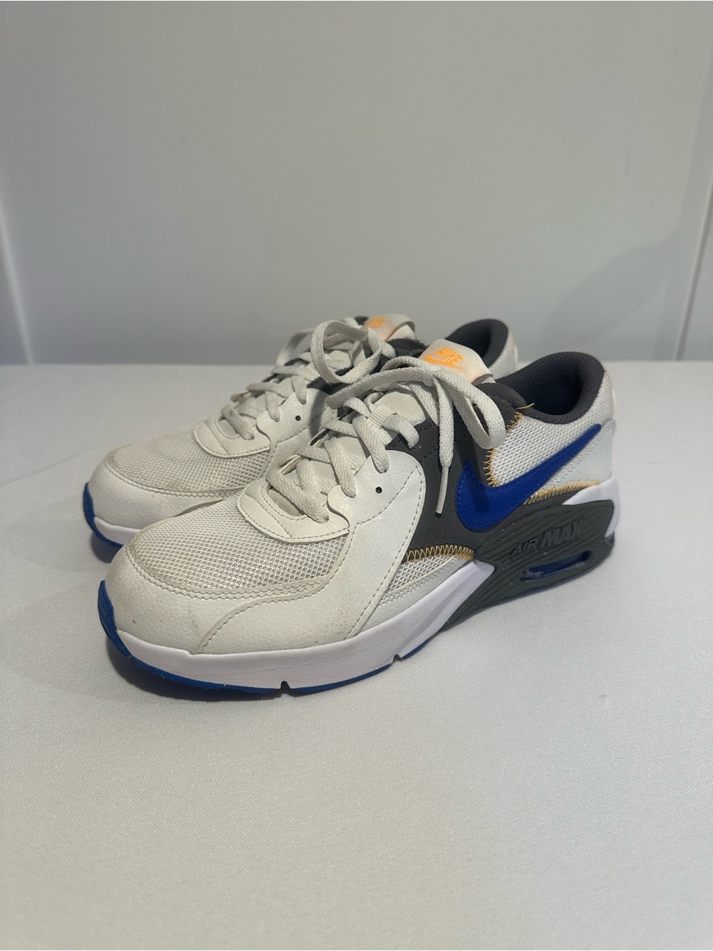 Nike Air Max Sneakers Big Kid Size 6.5Y white/gray colorway with blue swoosh